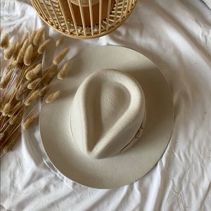 Cream felt rancher hat